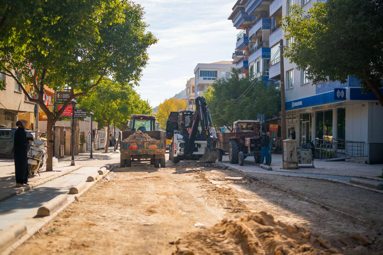 Milas Belediyesi’nden İlçe Yollarında Yoğun Mesai 2